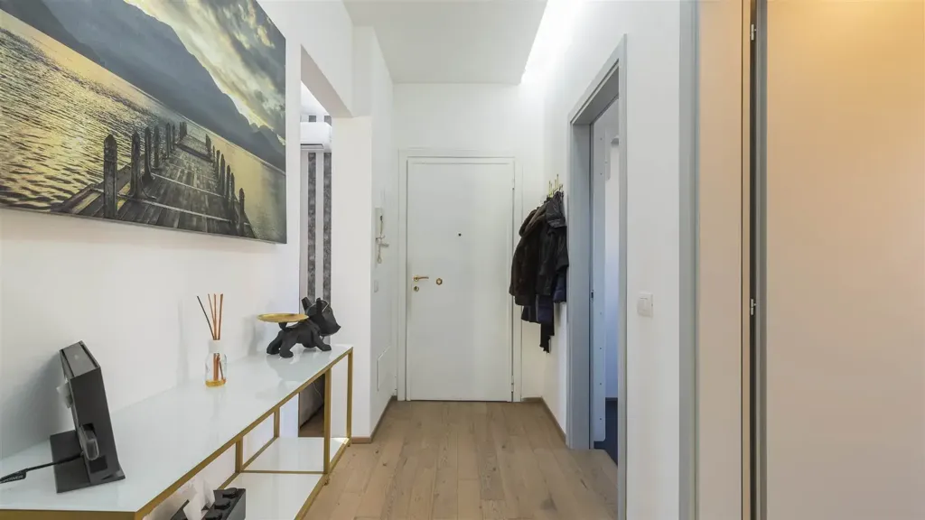 Esik - Rearranged Apartment with Balcony in Modena