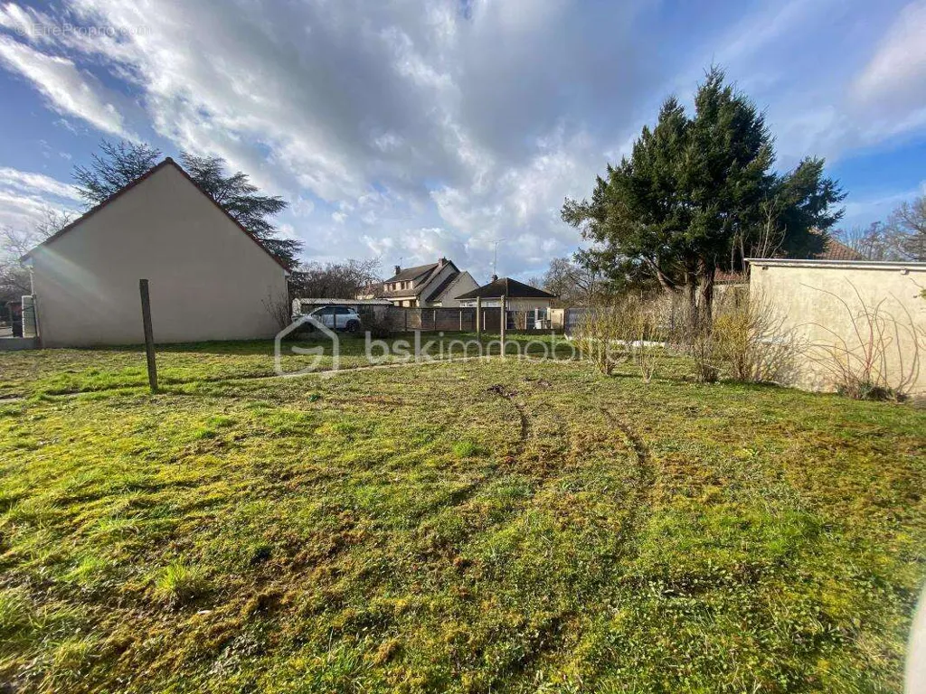 Aed - Buildable Plot with South Exposure in Thivars