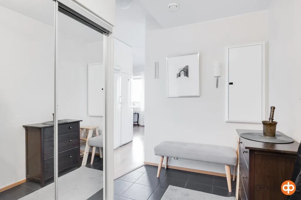 Ingresso - Apartment with Large Balcony in Central Location