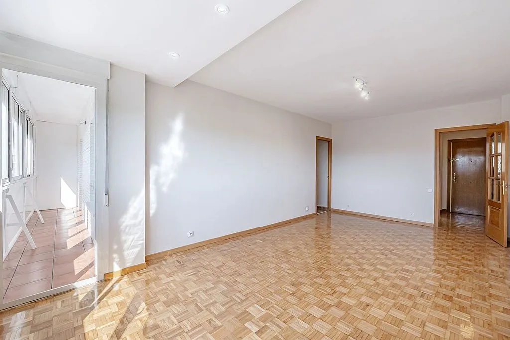 Pièces - 3-Bedroom Flat with Terrace in Aluche