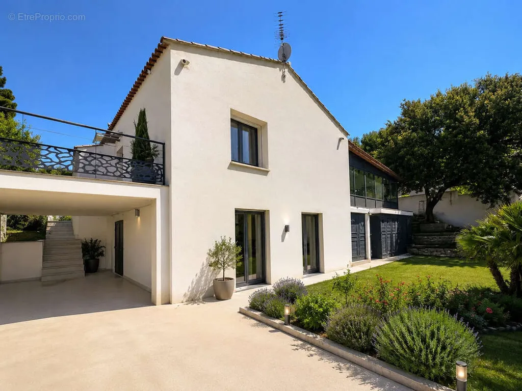 Extérieur - Maison avec Piscine et Jardin à Allauch