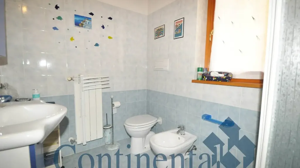Salles de bain - Modern Apartment with Balcony in Lenna