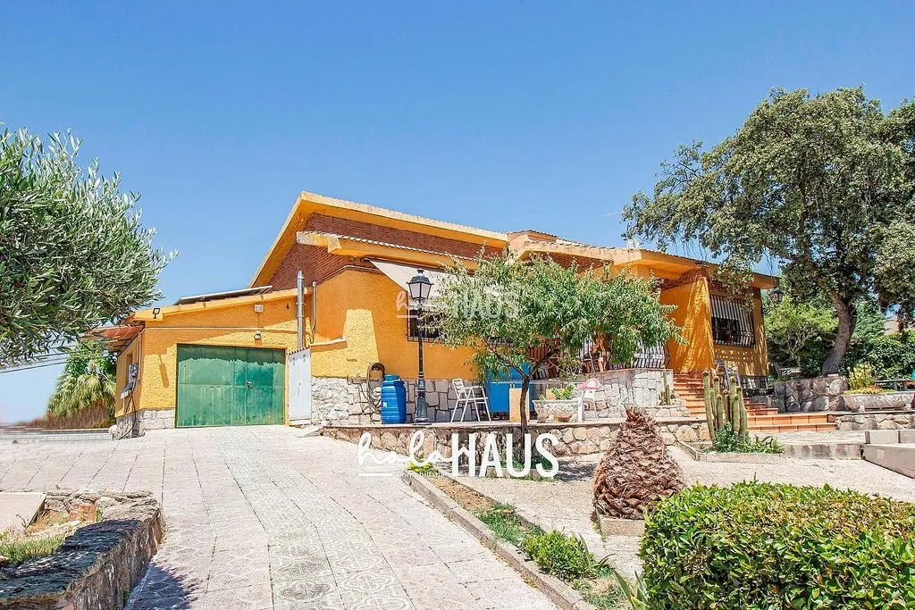 Exterior - Chalet with Pool and Terrace in Calalberche