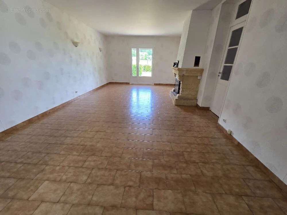 Séjour - Maison avec Vue sur le Château d'Hautefort à Excideuil