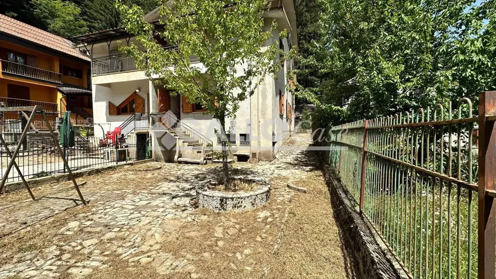 Garden - Villa with Multiple Apartments near Camigliatello Silano