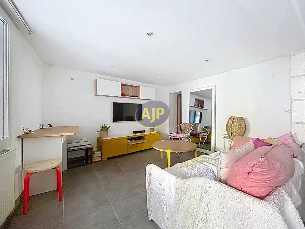 Soggiorno - Renovated 3-Bed Flat with Garden in Bordeaux