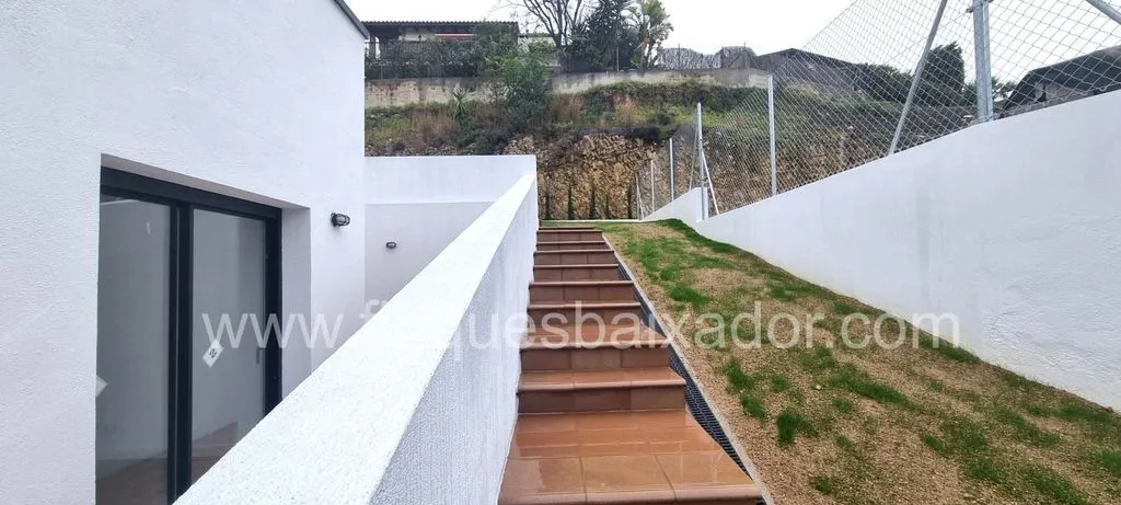 Toad - New Build House with Pool in Segur de Calafell