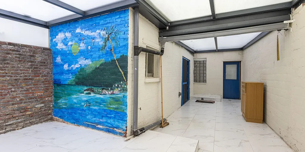 Toad - Renovatable Terraced House with Garden in Mortsel