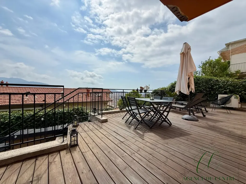 House with Sea View and Garden in Nice