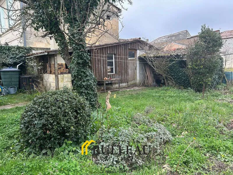 Aed - Charming Stone House with Garden in St-André-de-Cubzac