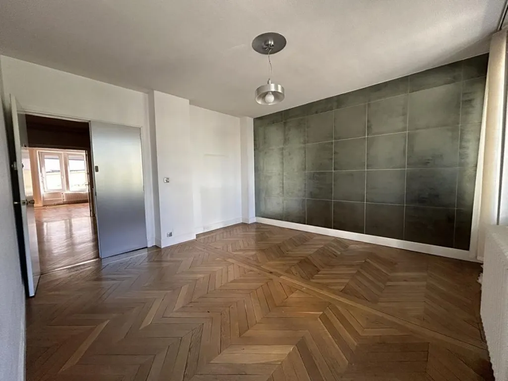 Séjour - Appartement de 8 Pièces avec Terrasse en Centre-Ville
