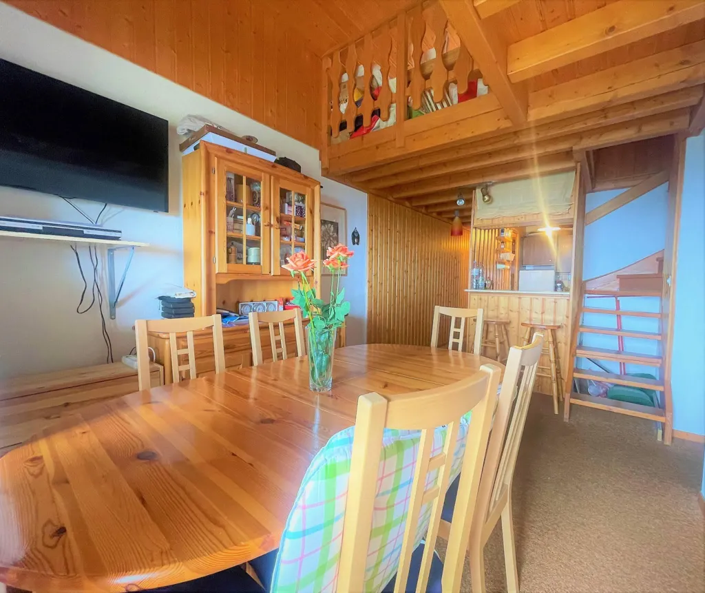 Salle à manger - Duplex Apartment with Balcony and View in Sainte-Croix