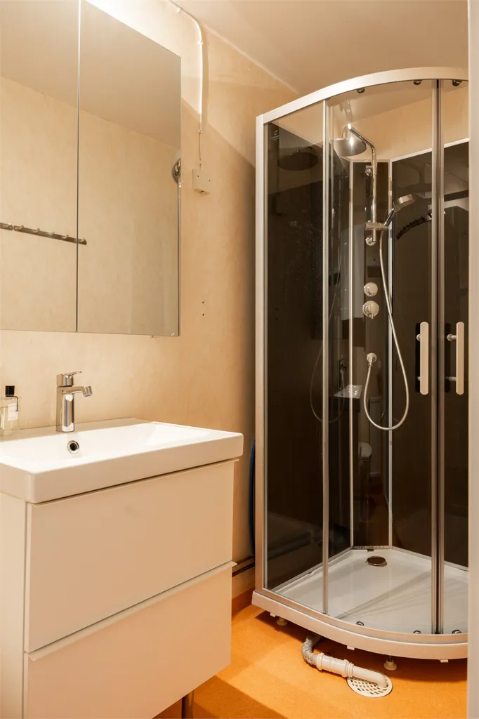 Salles de bain - Apartment with Balcony in Central Västerås