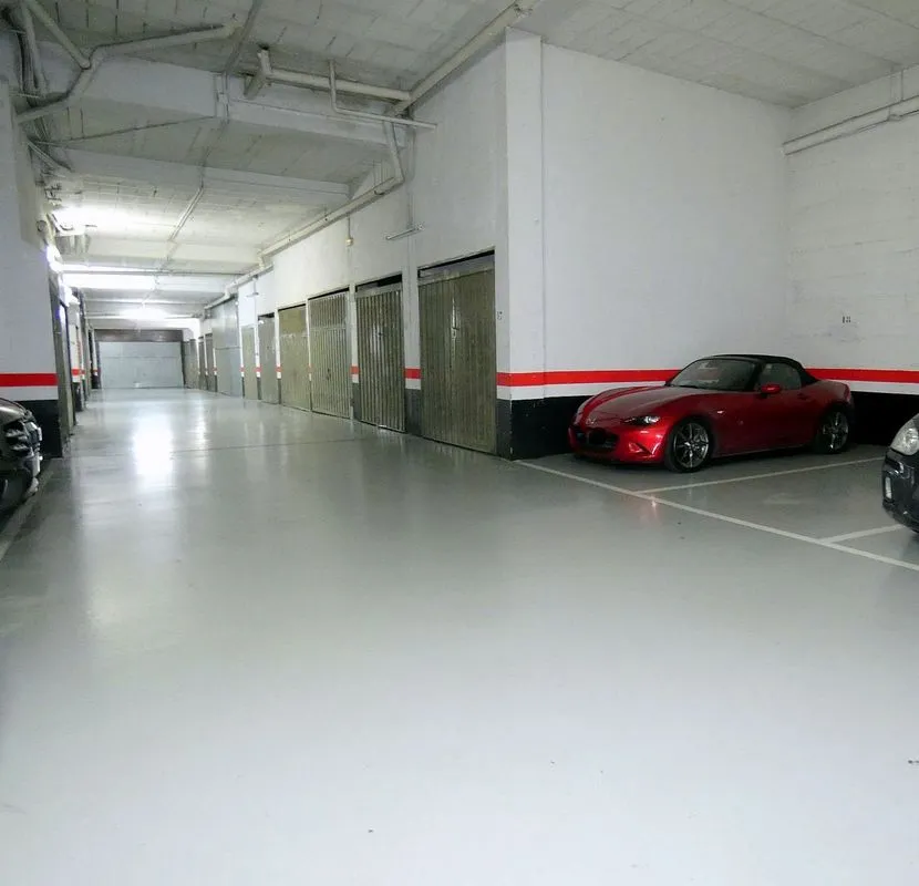 Garaaž - Flat with Garage in Calle de Karmelo