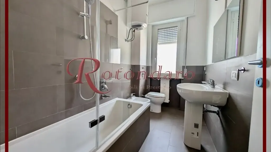 Salles de bain - Fully Furnished Triplex in Milan