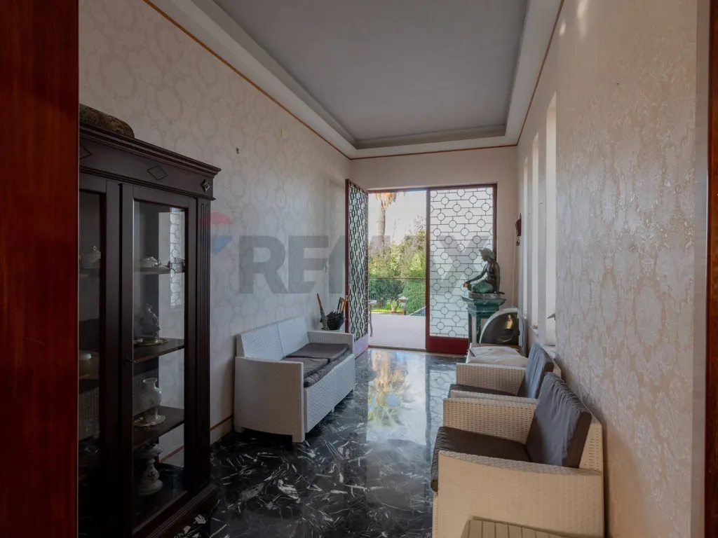 Entrée - Villa Portion with 360° Views in Villagrazia