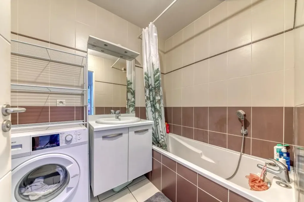 Salles de bain - Appartement 3 Pièces avec Balcon à Lyon 7ème