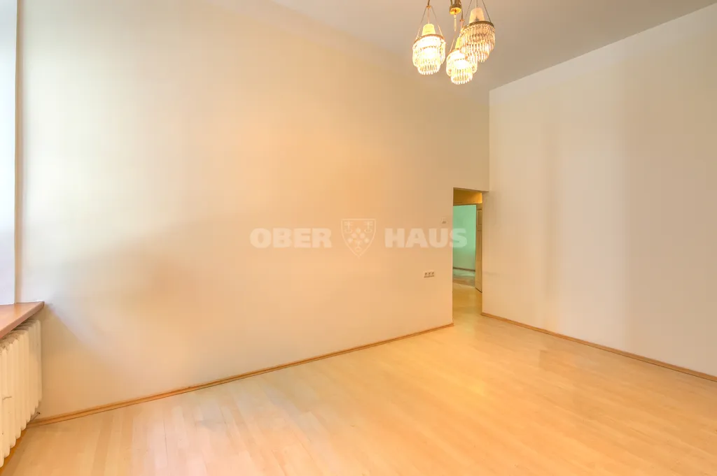 Elutuba - 4-Bedroom Apartment with Traditional Features in Vilnius