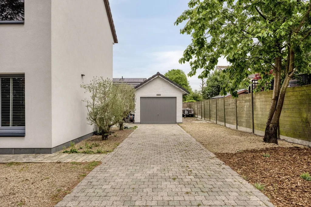Välivaade - 3-Bedroom House with Terrace in Eeklo Centre