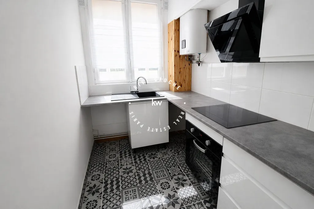 Cuisine - Appartement de Luxe avec Cheminée Prussienne à Paris