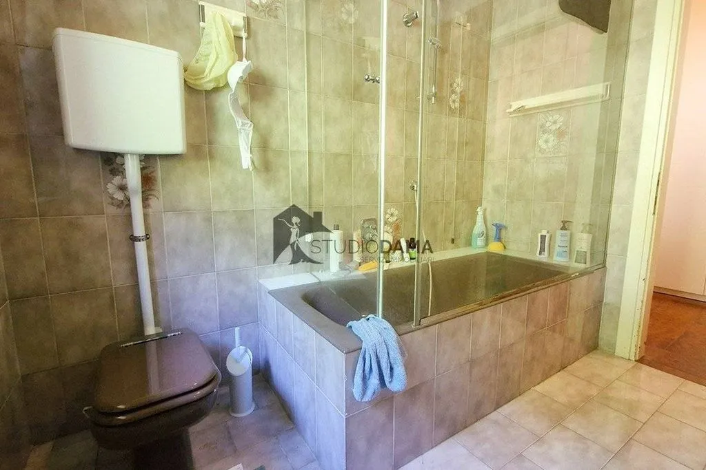 Bagni - Villa with Extensive Land in Collebeato