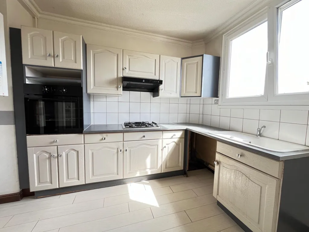 Köök - Secure Apartment with Private Garage near Le Mans Centre