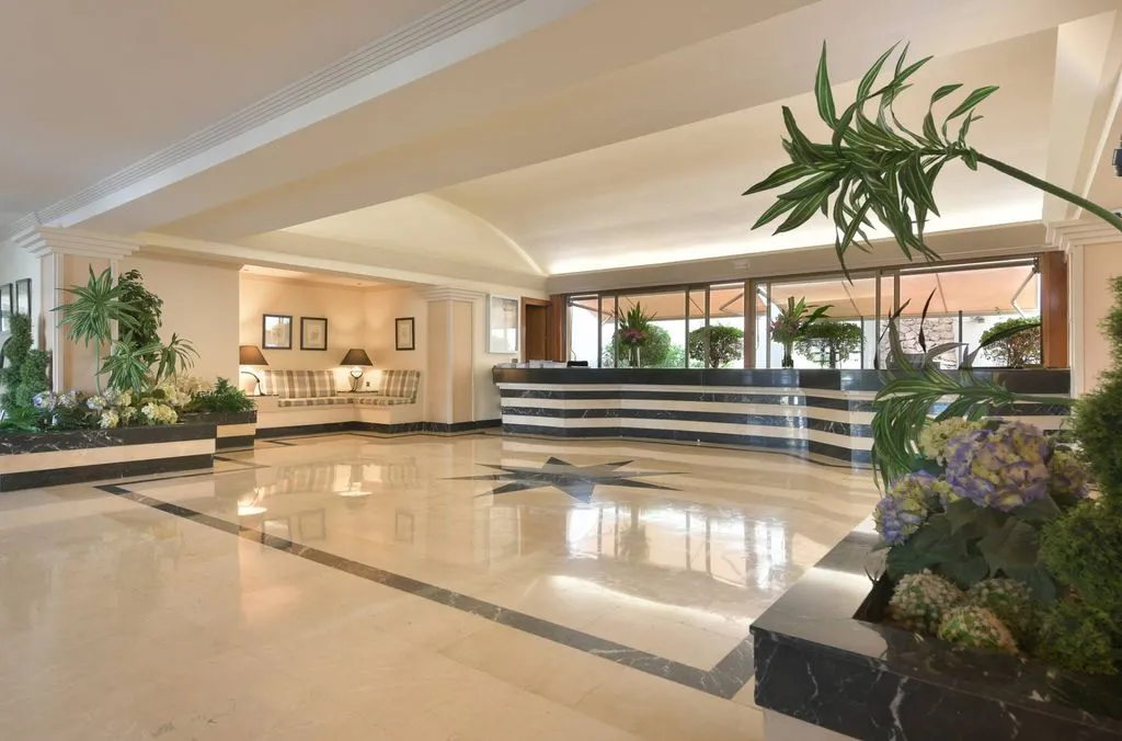 Esik - Penthouse with Golf Course Views in Marbella