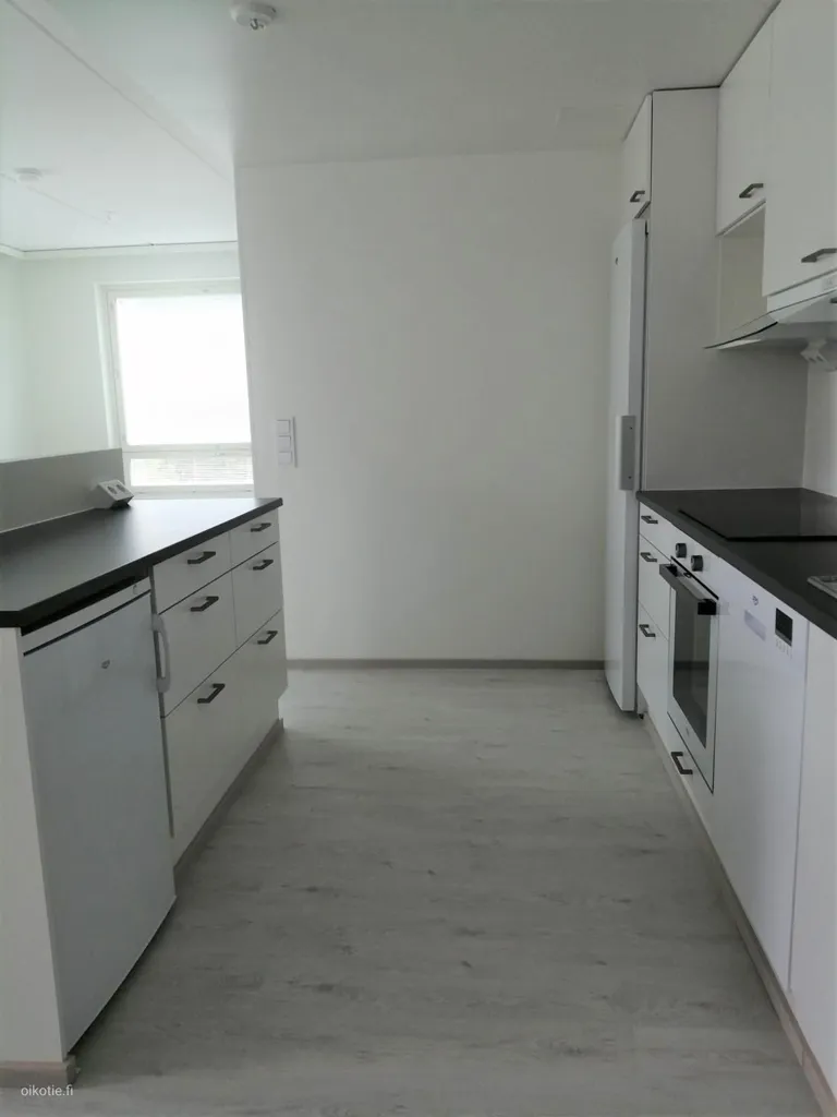 Köök - Modern Apartment with Balcony in Espoonlahti