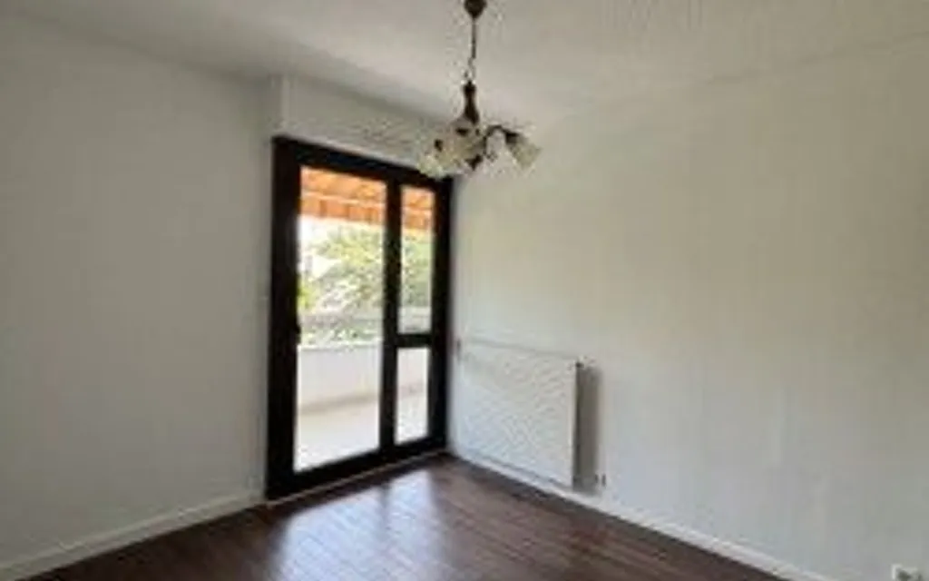 Toad - T3 Apartment with Balcony in Pessac