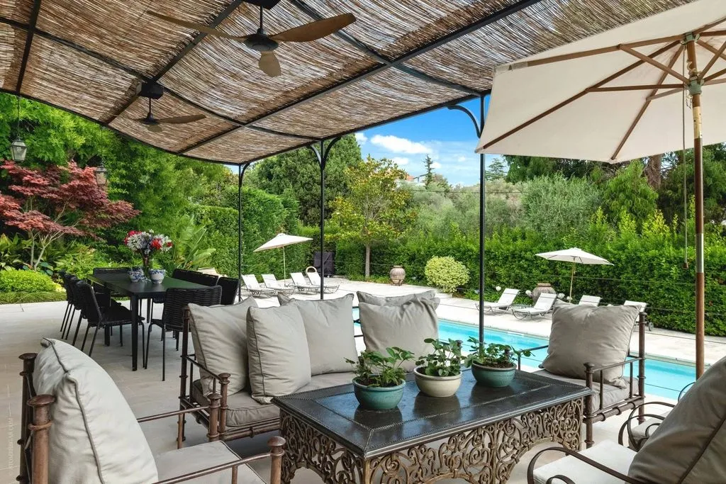 Terrace - Luxury Villa with Heated Pool in Cap d'Antibes