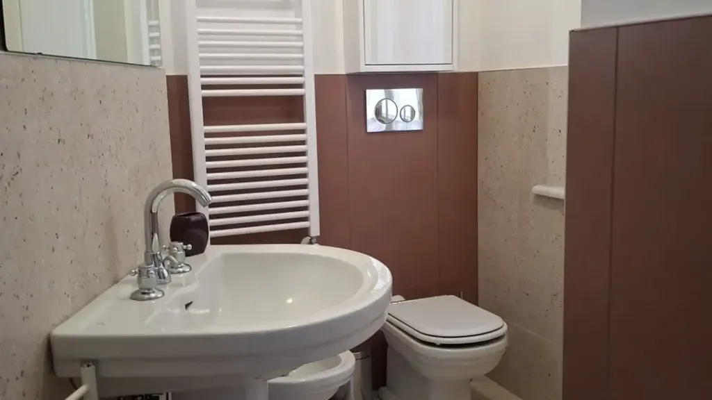 Vannitoad - Rustic-Style Flat with Balcony in Parma