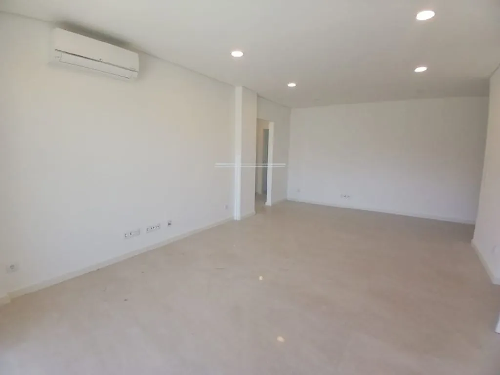 Pièces - Luxury 2-Bed Flat with Balcony in Charneca de Caparica