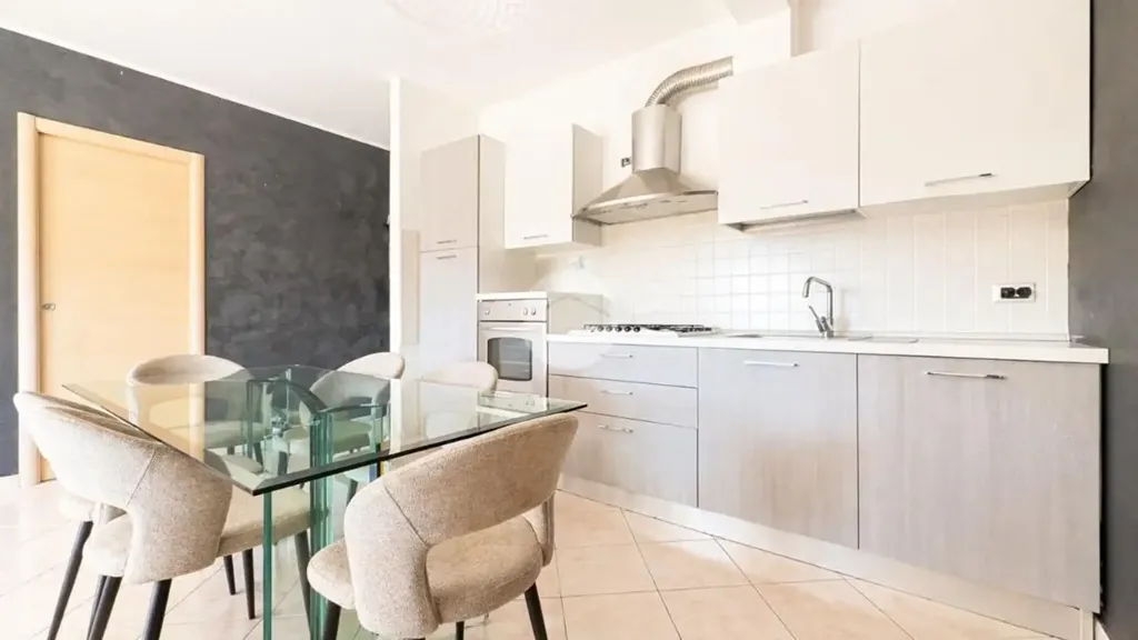 Salle à manger - First Floor Flat with Panoramic View in Rose