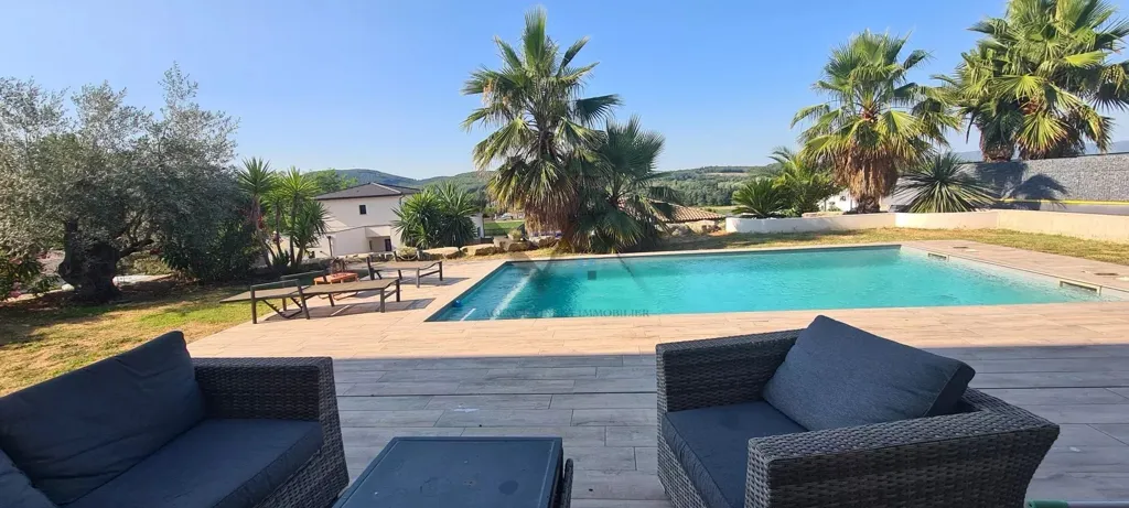 Piscine - Villa Contemporaine avec Vue Dominante près de Montélimar