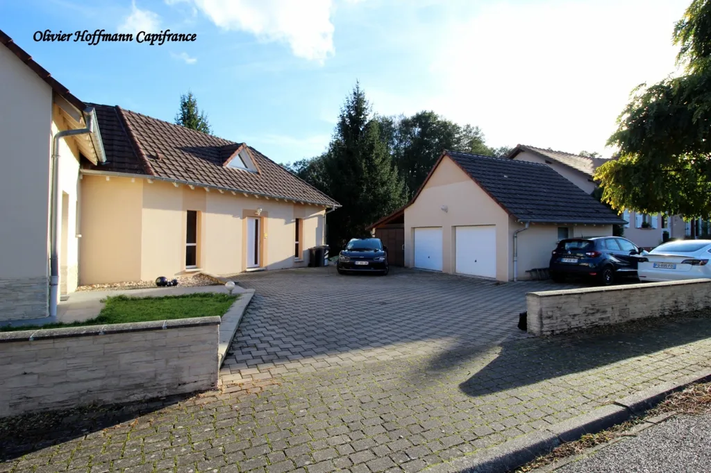 Välivaade - 9-Piece House with Pool in Réding