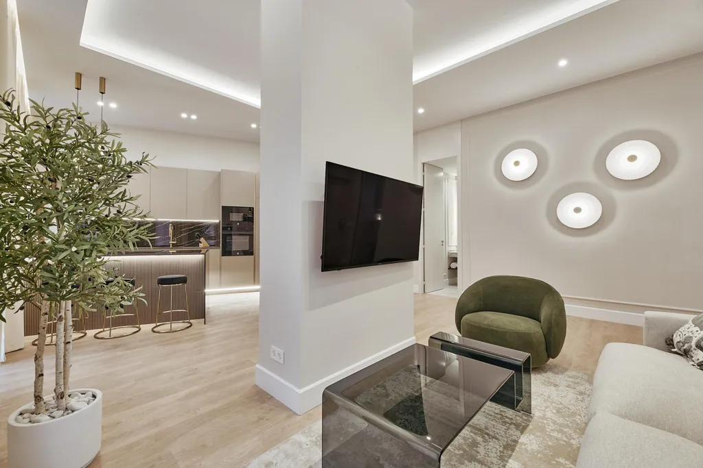 Elutuba - Transforming Flat with Balconies in Madrid