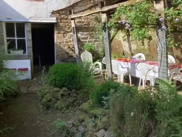 Terrasse - Maison de Caractère avec Vue sur Rivière à Guémené sur Scorff