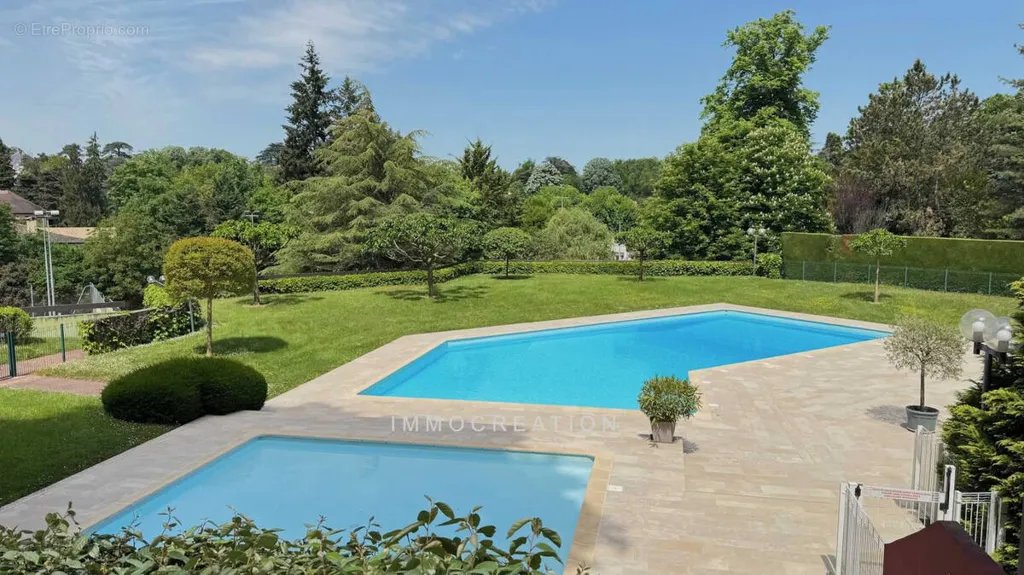Bassein - Luxury Flat with South-Facing Terrace in Écully