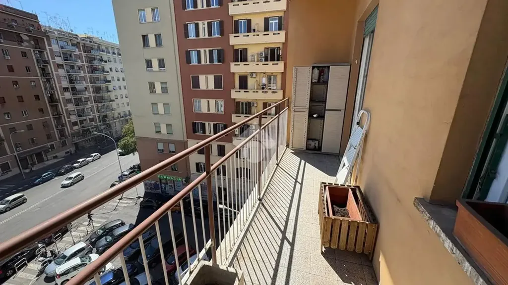Balcon - 3-Bedroom Apartment with Balcony in Rome