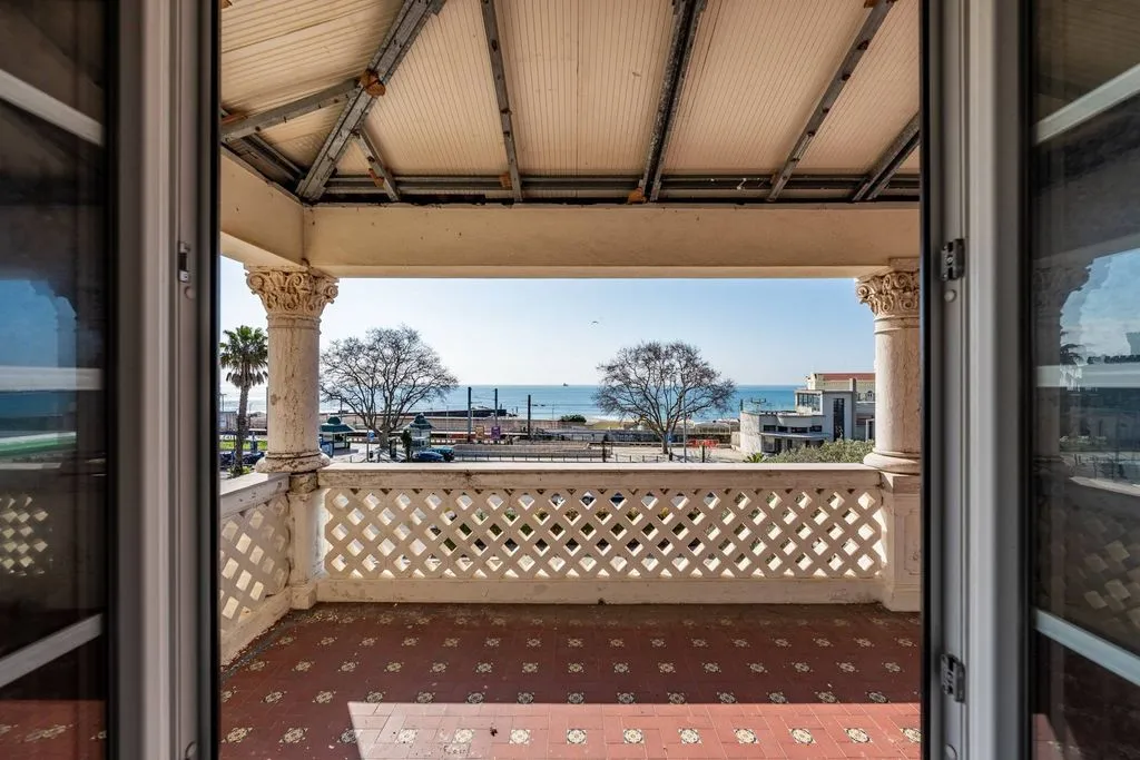 Balcony - Waterfront House with Sea View in Estoril