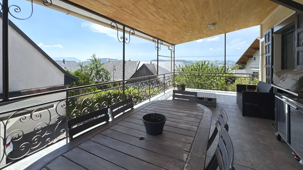 Balcon - Maison au Calme avec Terrasse et Piscine à Gruffy