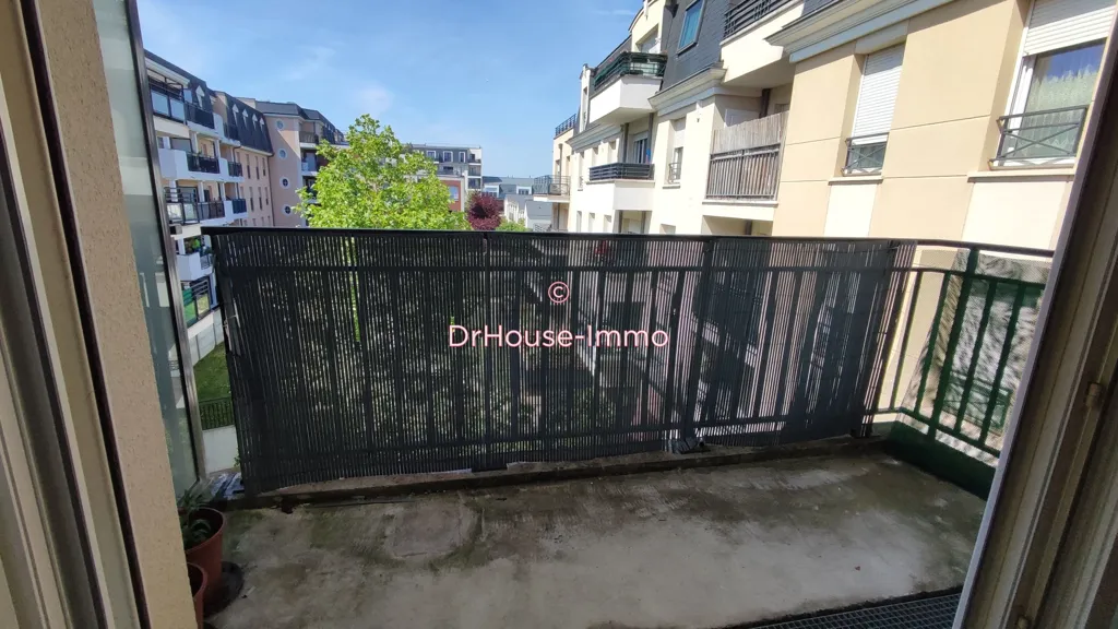 Balcone - 3-Bed Flat with Balcony in Secure Residence