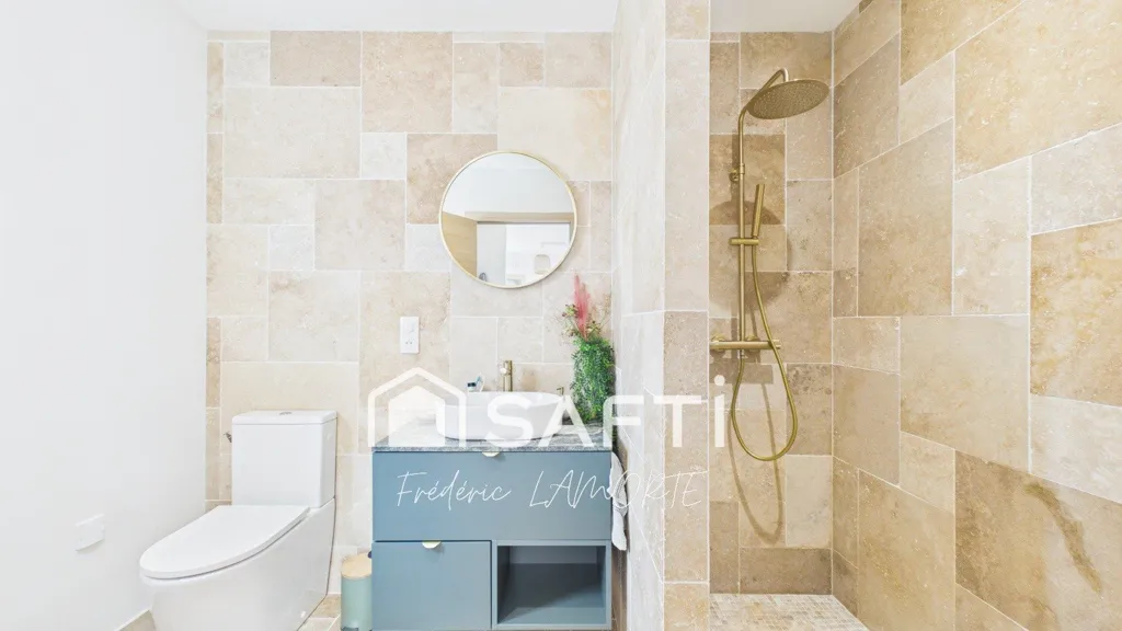 Salles de bain - Maison Contemporaine avec Piscine à Proximité