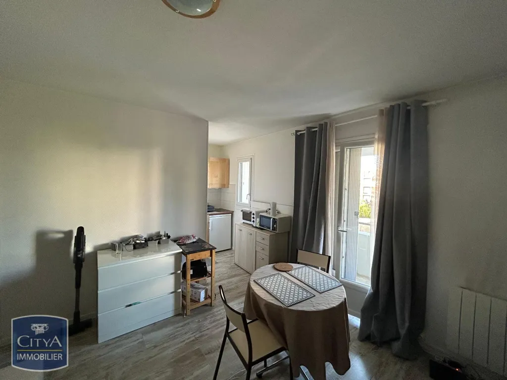 Cucina - Studio with Balcony near University Campus
