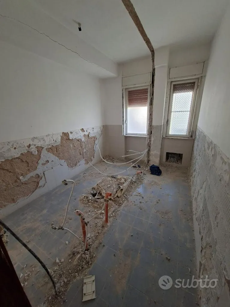 Rooms - Bright 5-Room Apartment with Balcony in Palermo