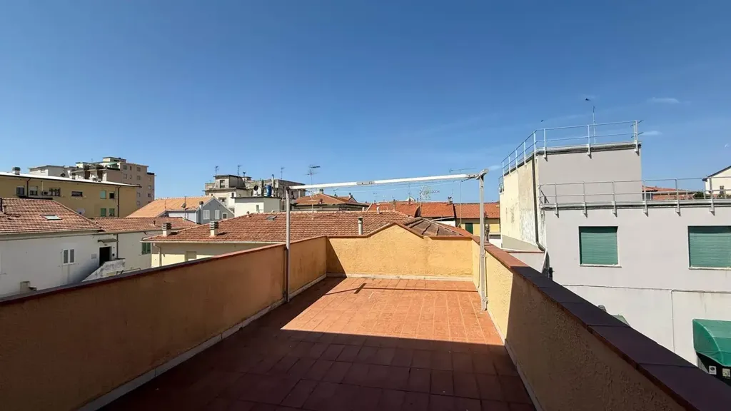 Terrass - Two-Level Apartment with Terrace in Cecina
