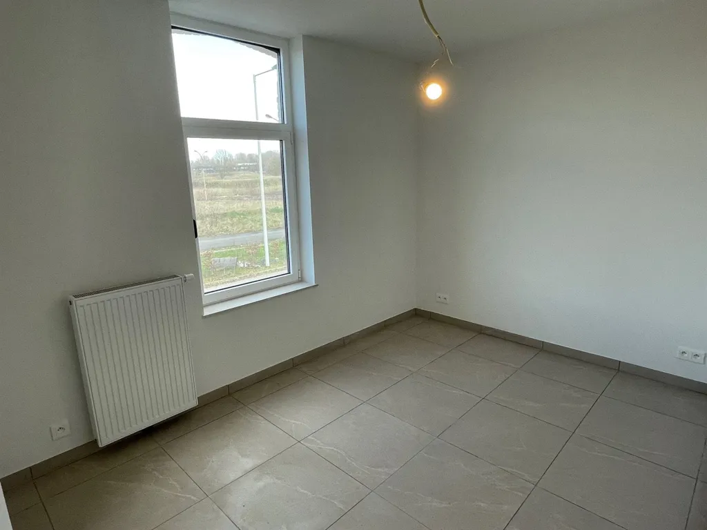 Pièces - Appartement Neuf 3 Chambres avec Bureau à Proximité des Commodités