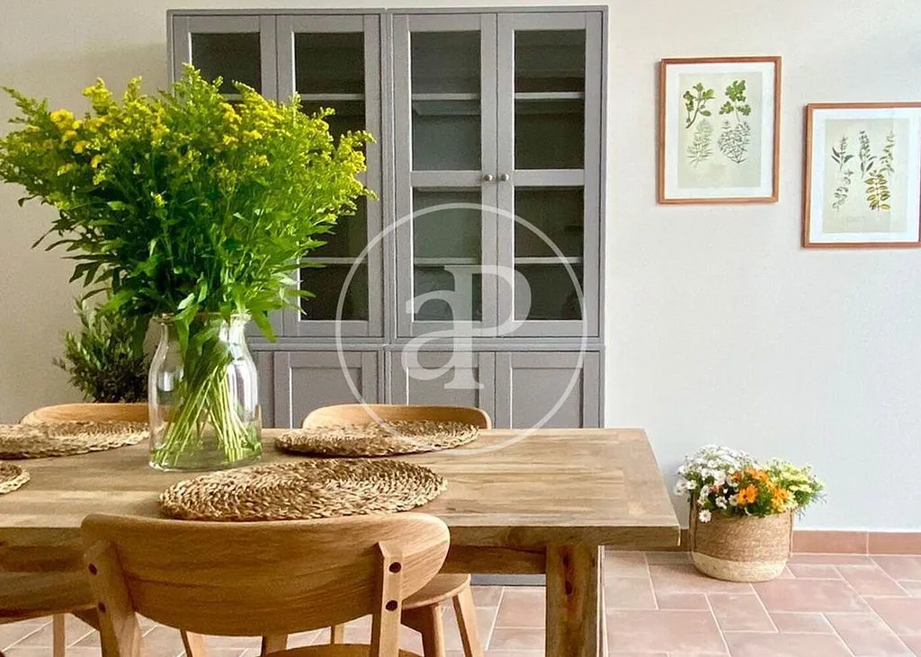 Salle à manger - Charming Chalet with Terrace in Calella