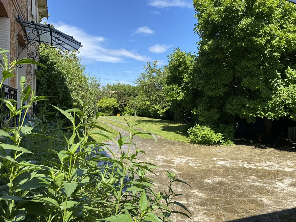 Jardin - Meulière avec Jardin dans le Quartier de la Hacquinière à Bures-sur-Yvette