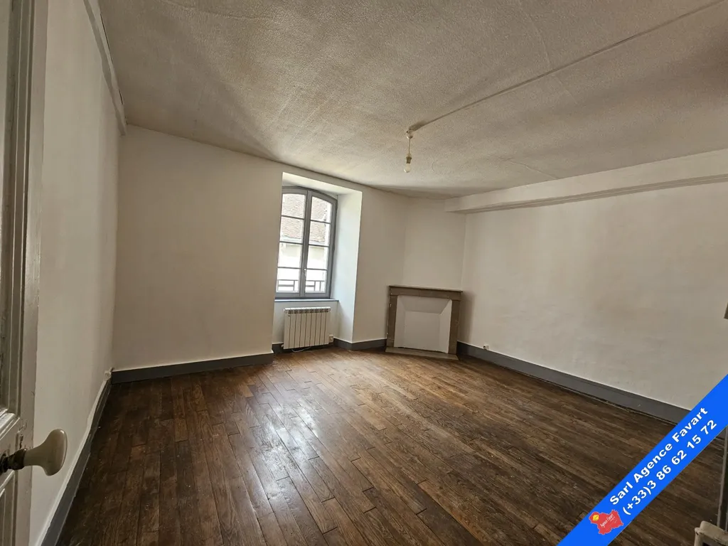Pièces - Appartement avec Bureau au 1er Étage à St André